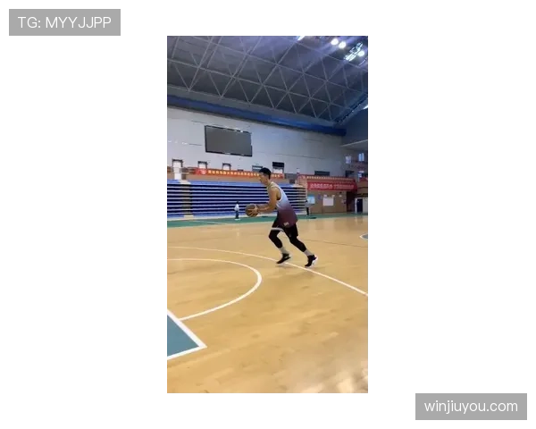 崔家溪每天四点起床练球，家里车库改的训练馆比我家还大