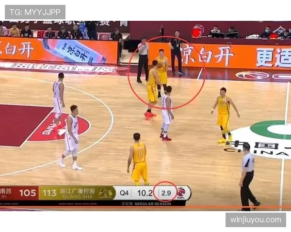篮球比赛如何判定“24秒违例”?一分钟讲清判罚标准与实战场景 篮球比赛如何判定“24秒违例”?一分钟讲清判罚标准与实战场景